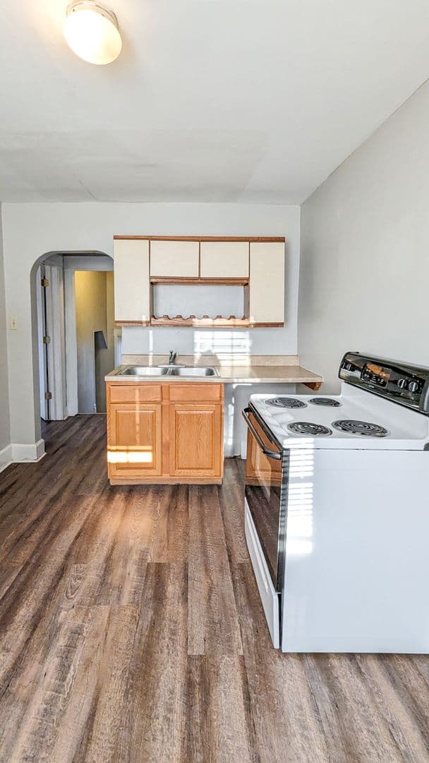 Muncie Apartment: 1900 W Jackson St.