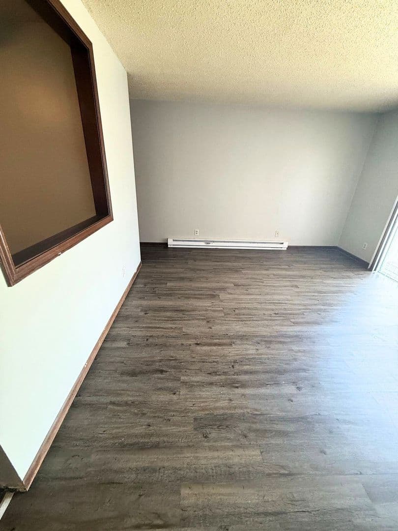 Garrett Apartment: 400 Oak Trail