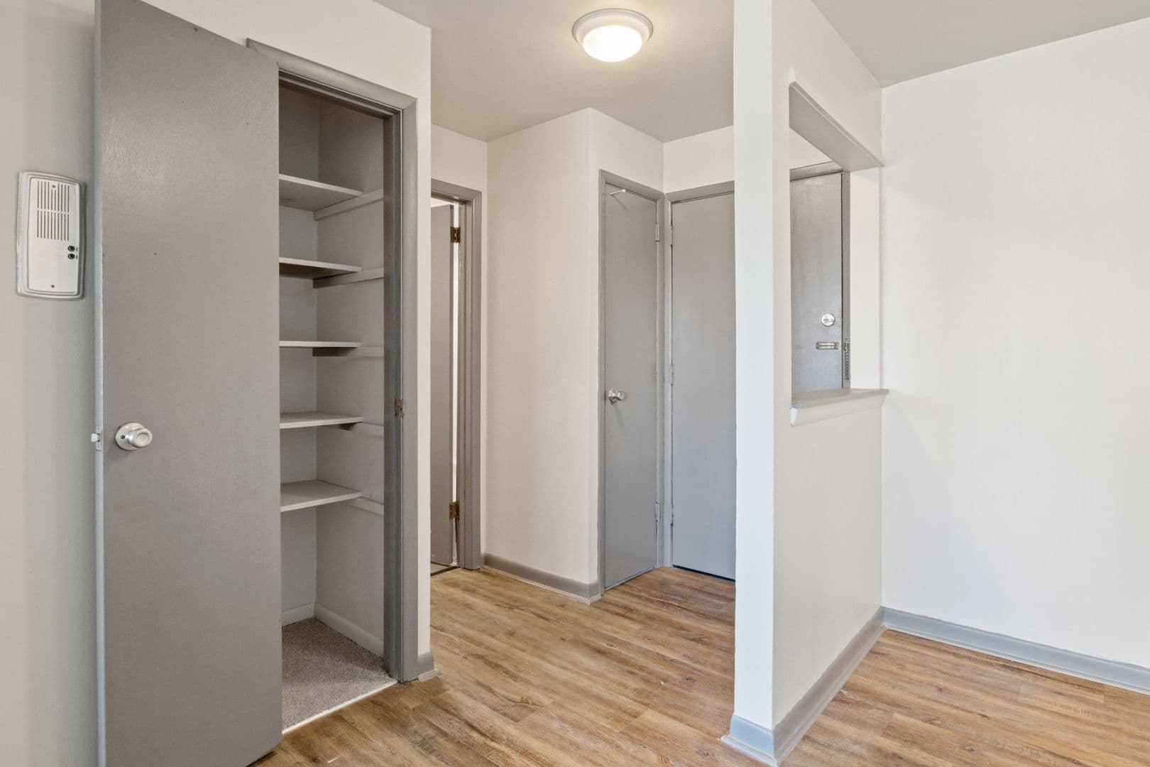 Muncie Apartment: 2000 N Oakwood Ave.