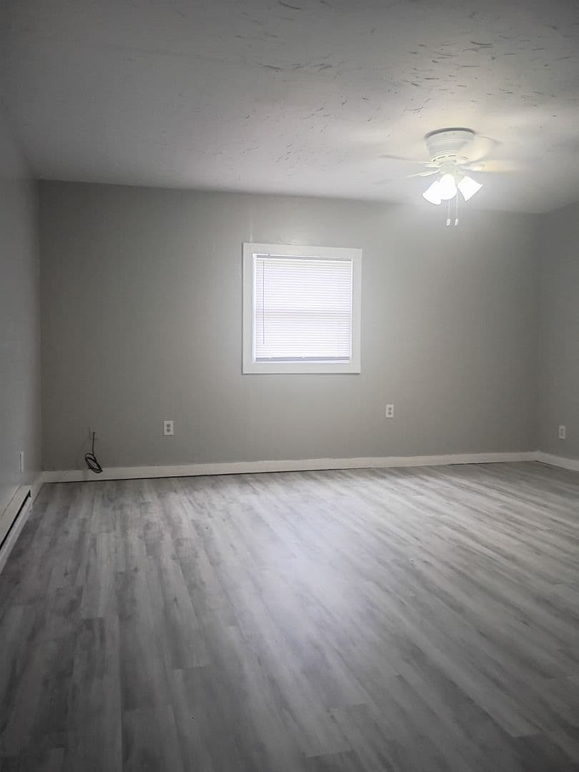 Muncie Apartment: 502 & 502 1/2 S Mound St