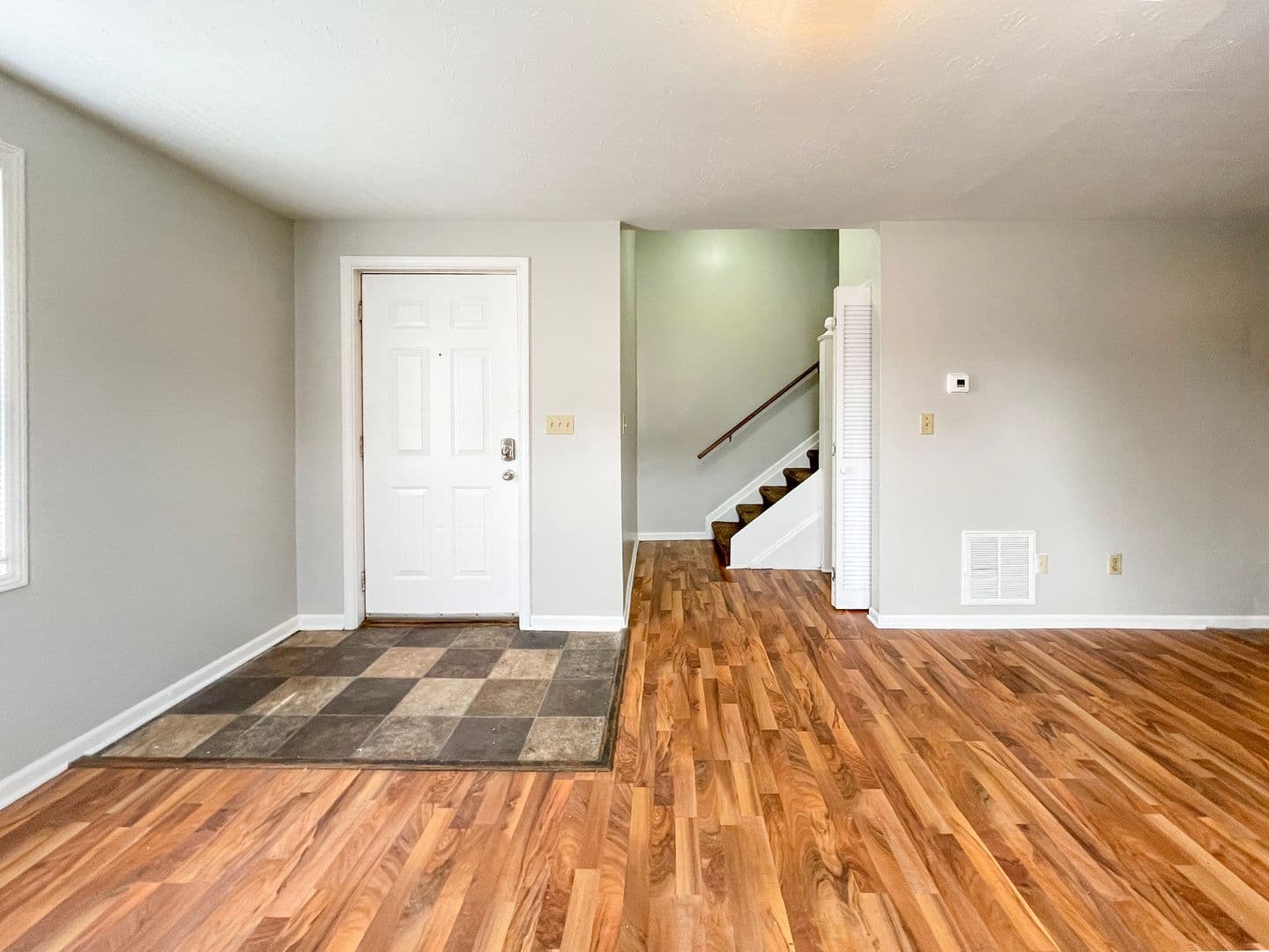 Muncie Apartment: 114 E 8th St