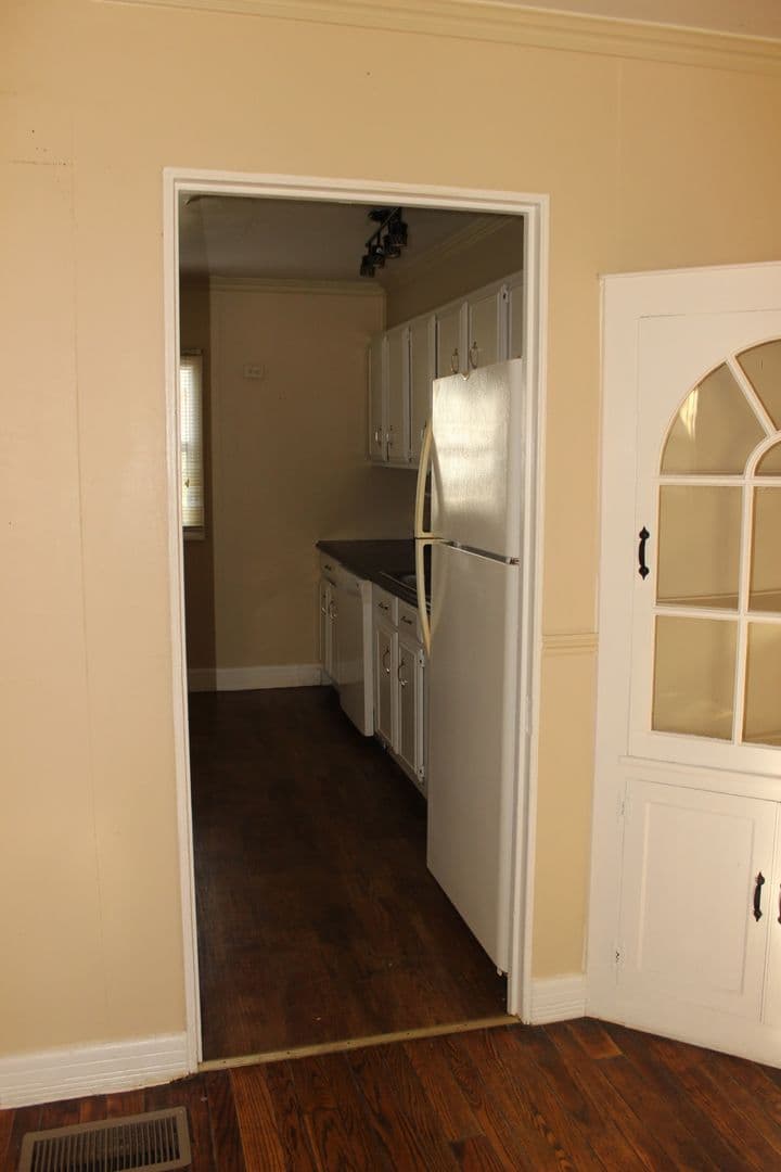 Muncie House: 2100 W Parkway Dr