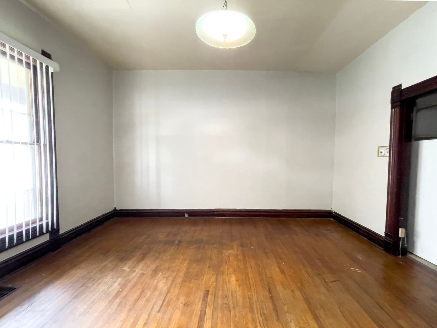 Muncie Apartment: 1607 W Jackson St