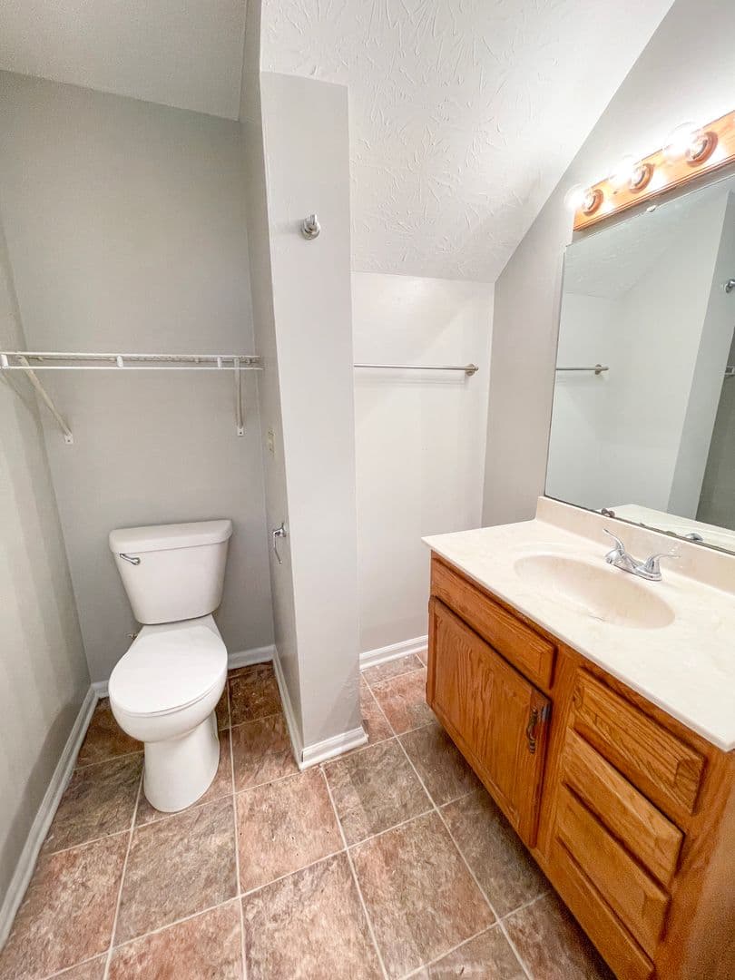 Muncie Apartment: 114 E 8th St