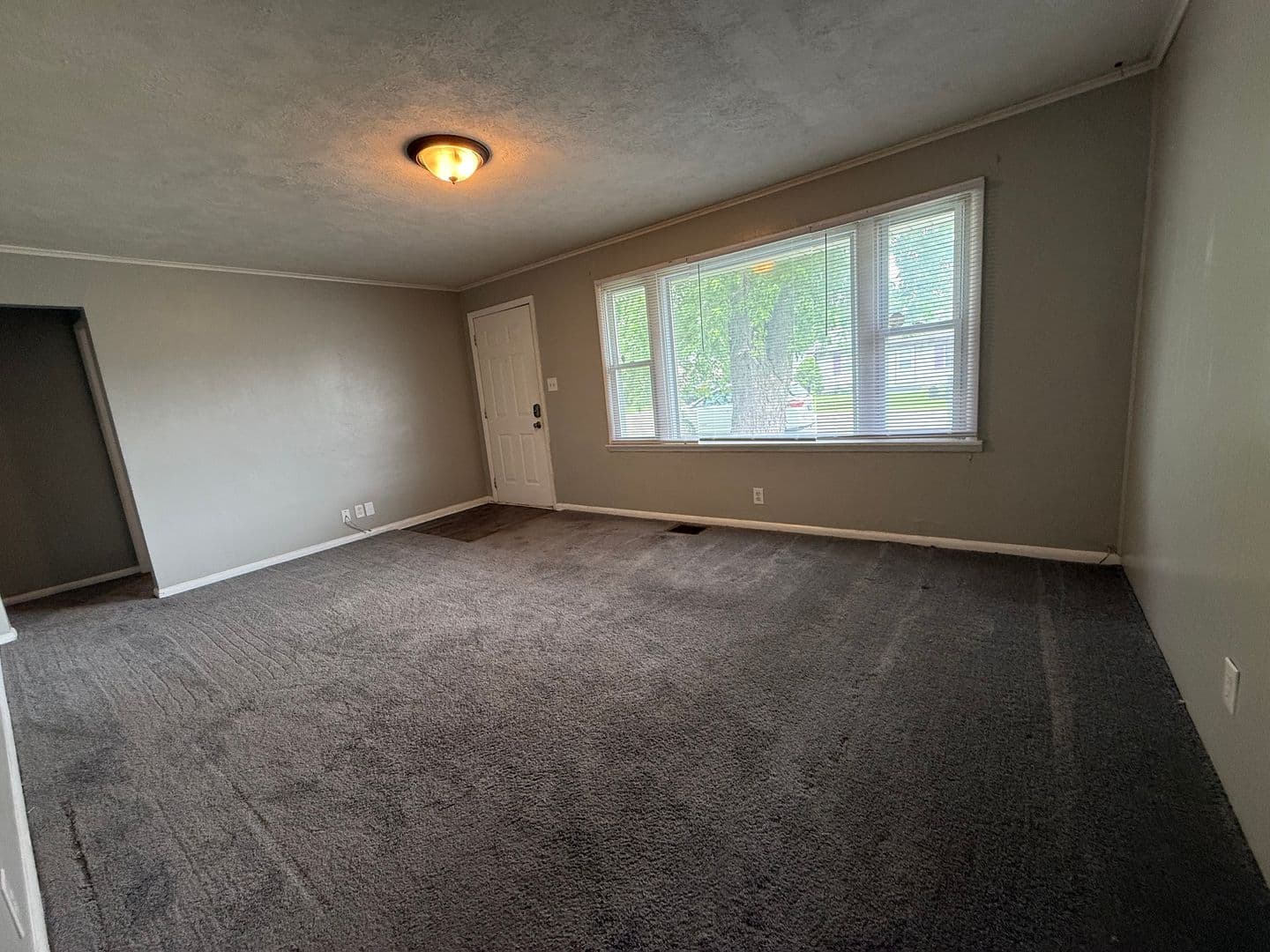 Muncie House: 3511 S Ebright St