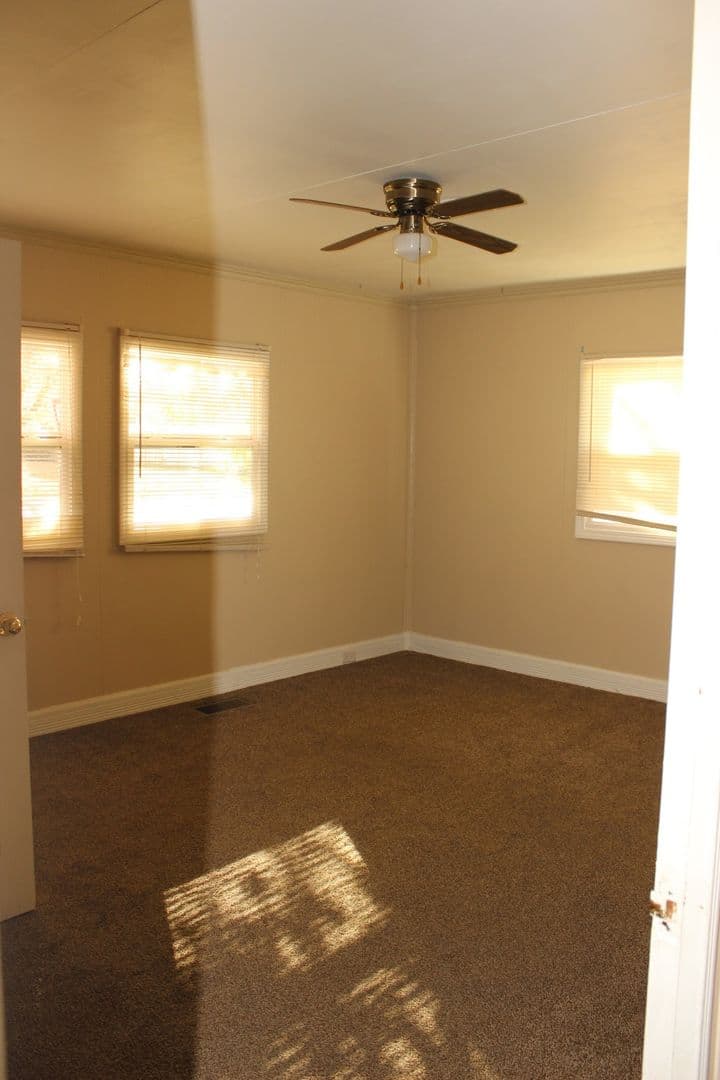 Muncie House: 2100 W Parkway Dr
