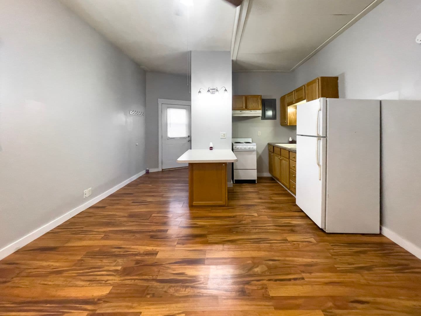 Muncie Apartment: 402 N Calvert St.