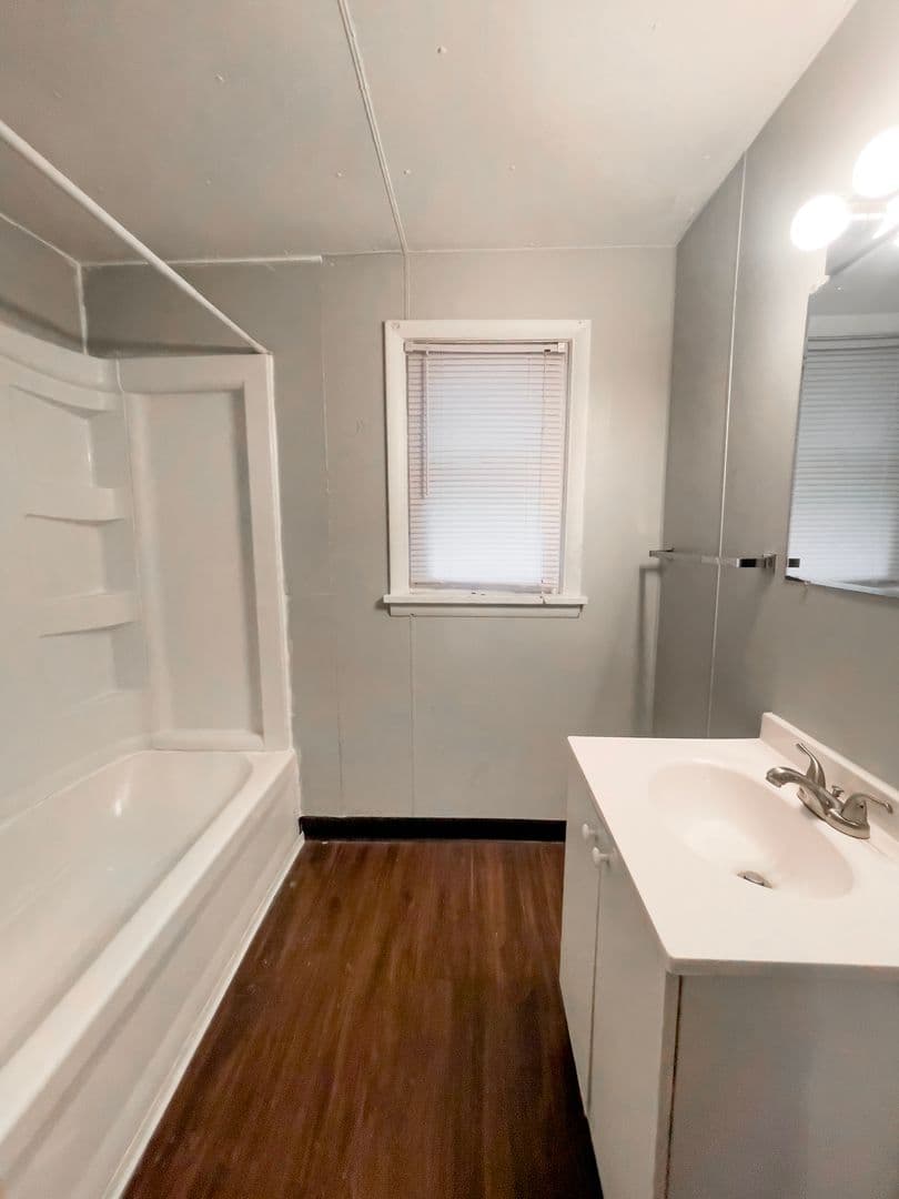 Muncie House: 1405 W Jackson St