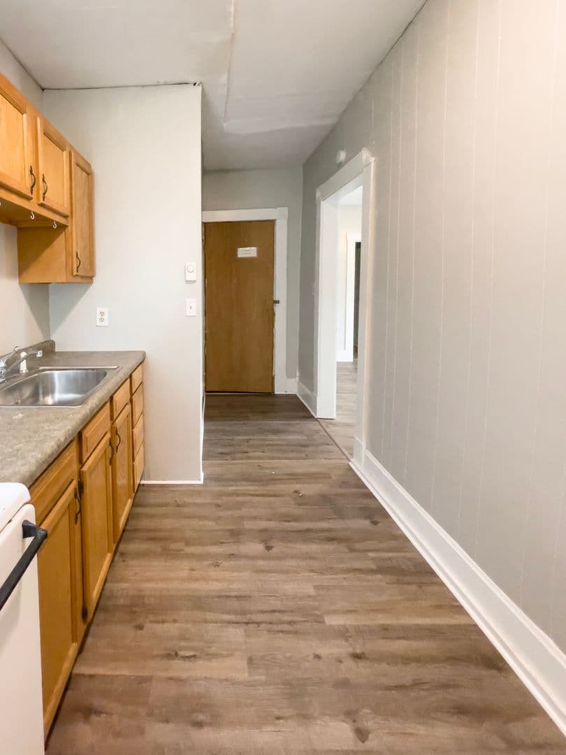 Muncie Apartment: 216 N McKinley Ave.