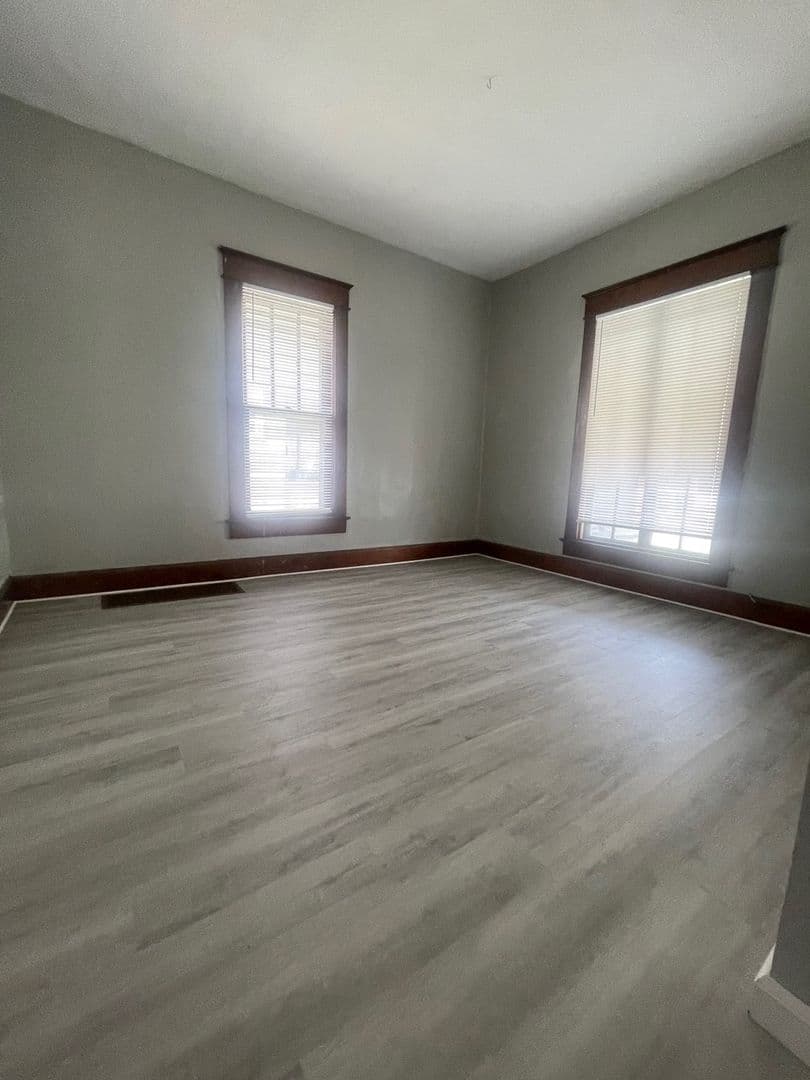 Muncie House: 2105 W Jackson St