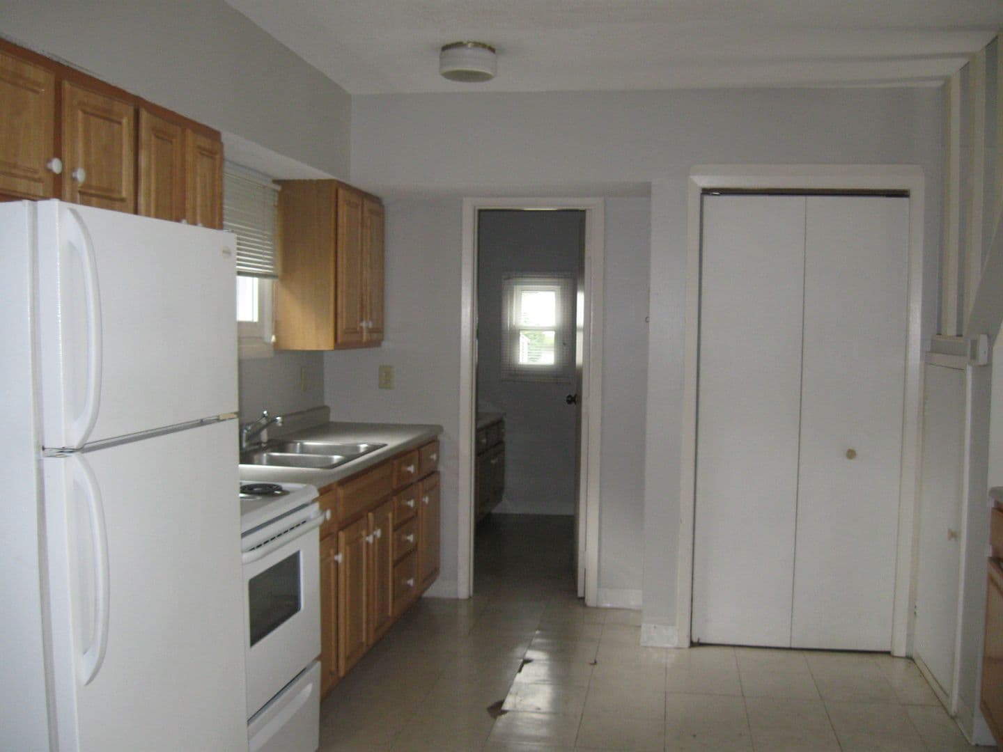 Muncie Apartment: 807 W. University Ave.