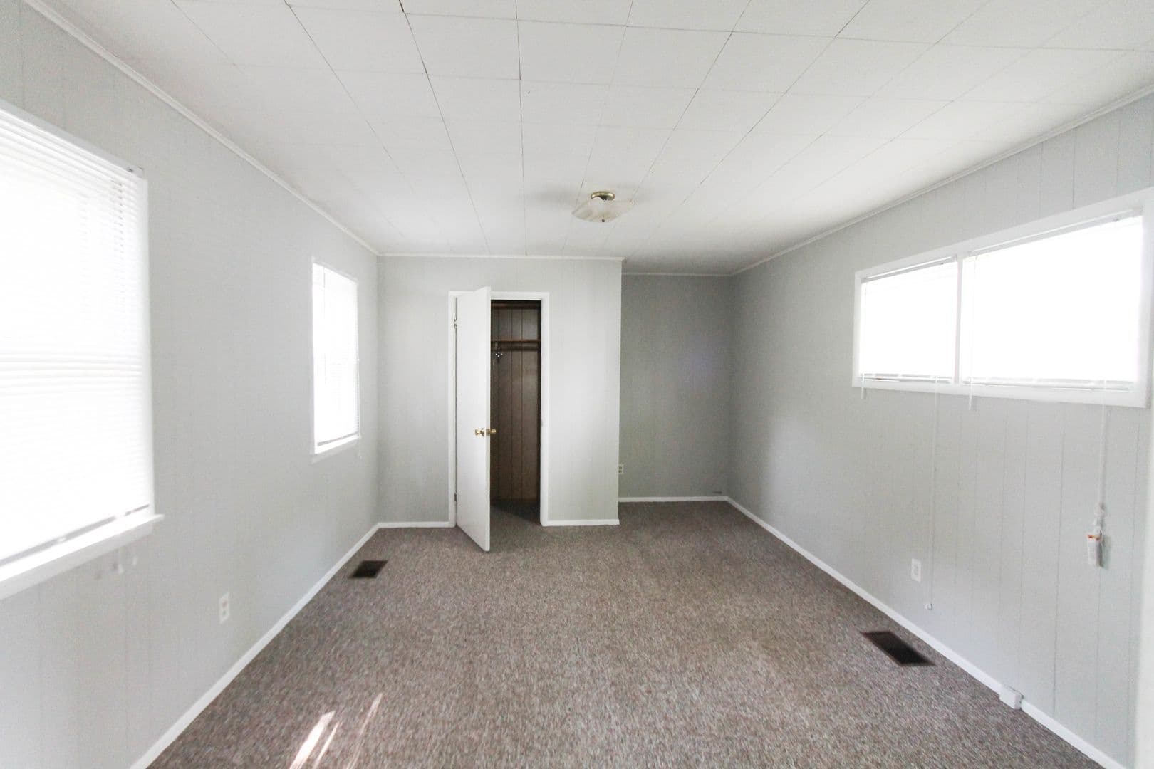 Muncie Apartment: 830 W North St.
