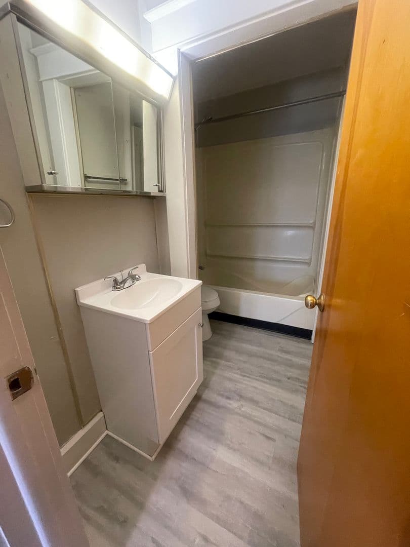 Muncie Apartment: 1517 W. Main St. Apt. 4