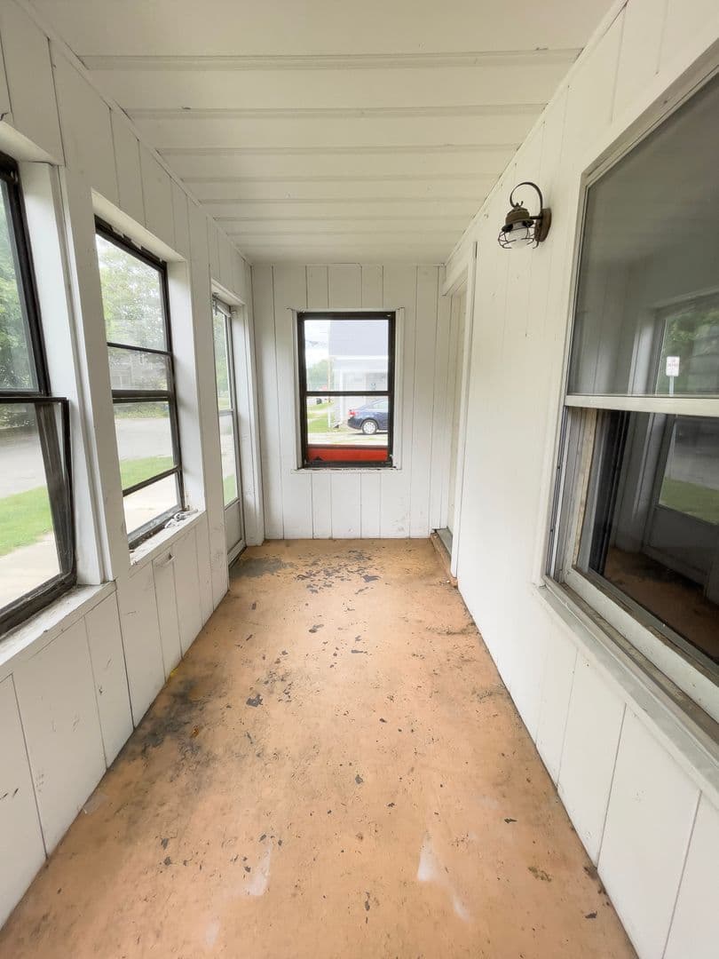 Muncie Apartment: 824 W University Ave.