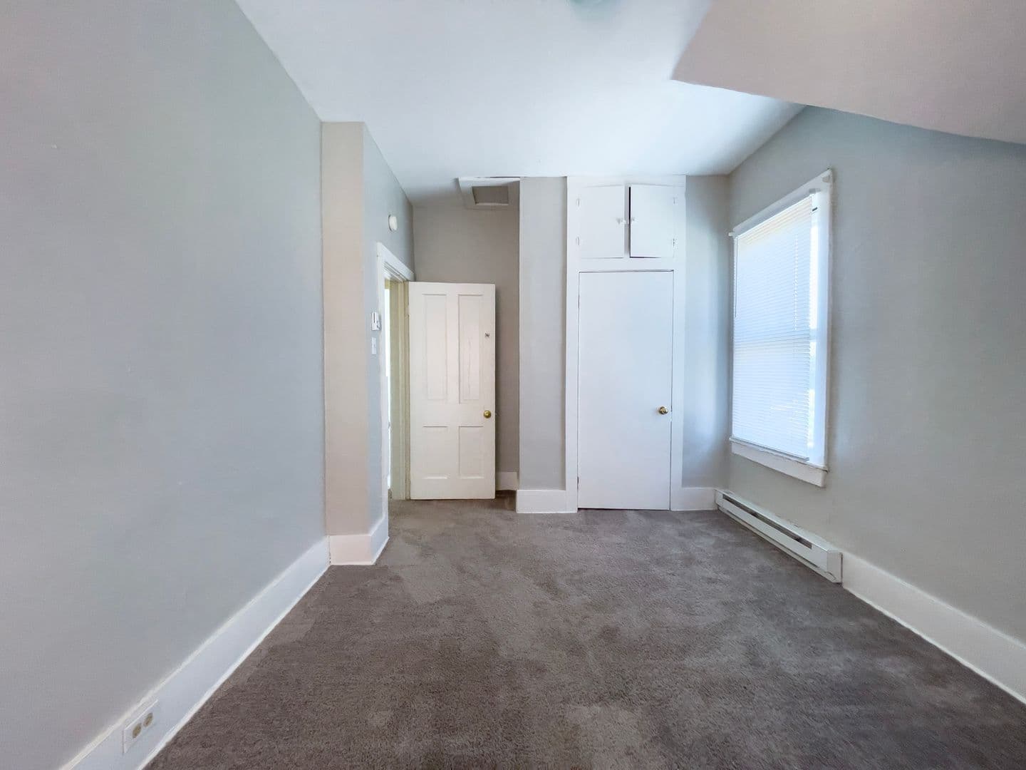 Muncie Apartment: 216 N McKinley Ave.
