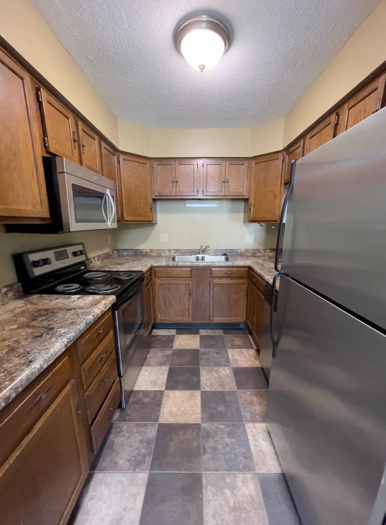 Muncie Apartment: 920 N. Linden St. Apt 11