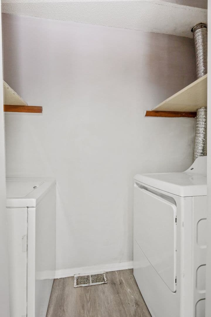 Muncie Apartment: 3909 N Franklin St