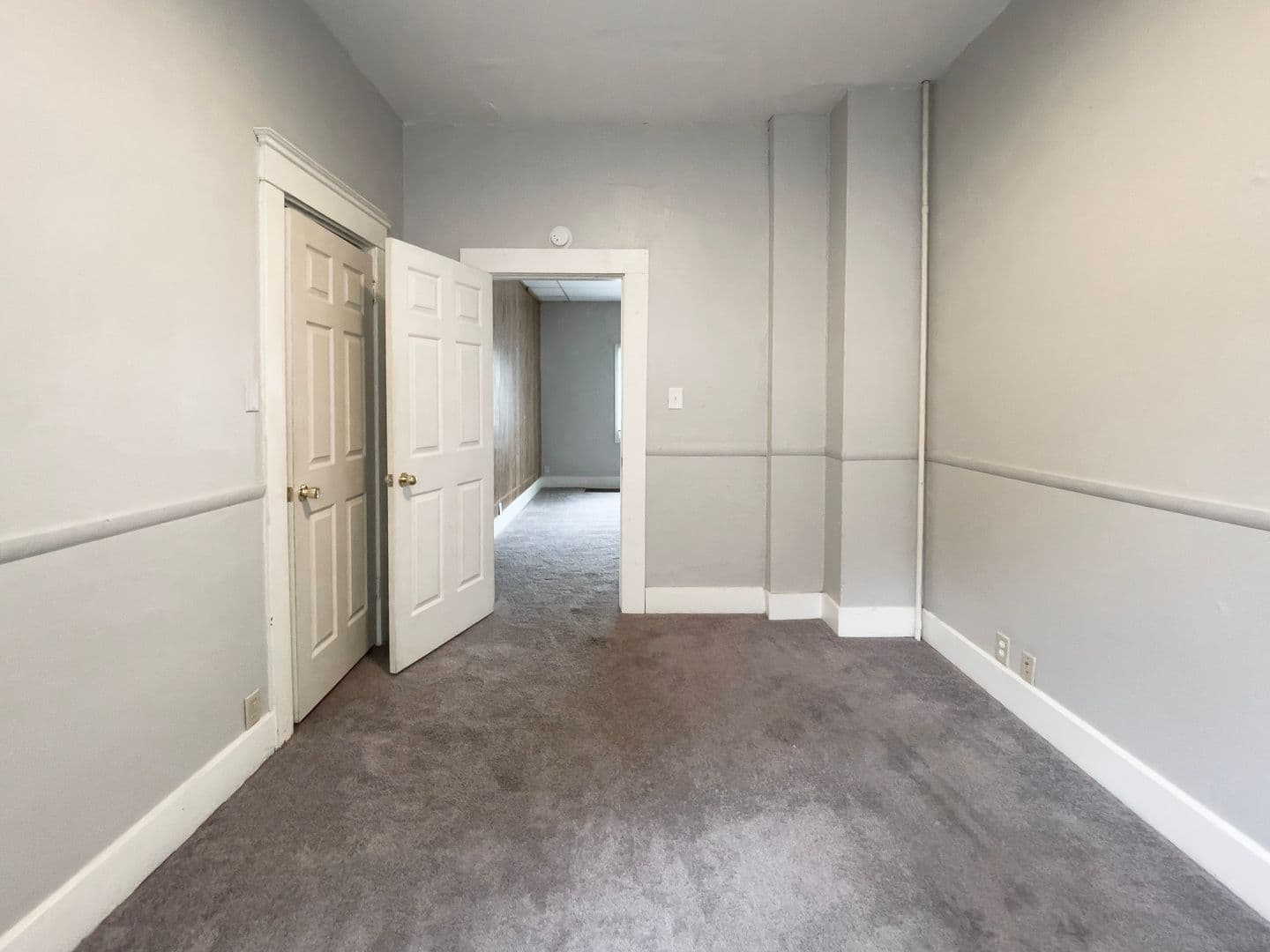 Muncie Apartment: 813 W University Ave