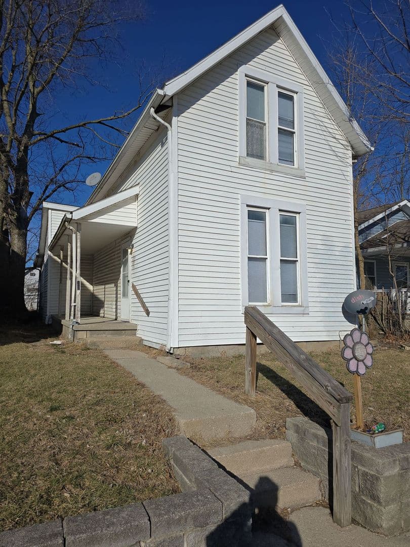 Muncie House: 320 E 9th St.