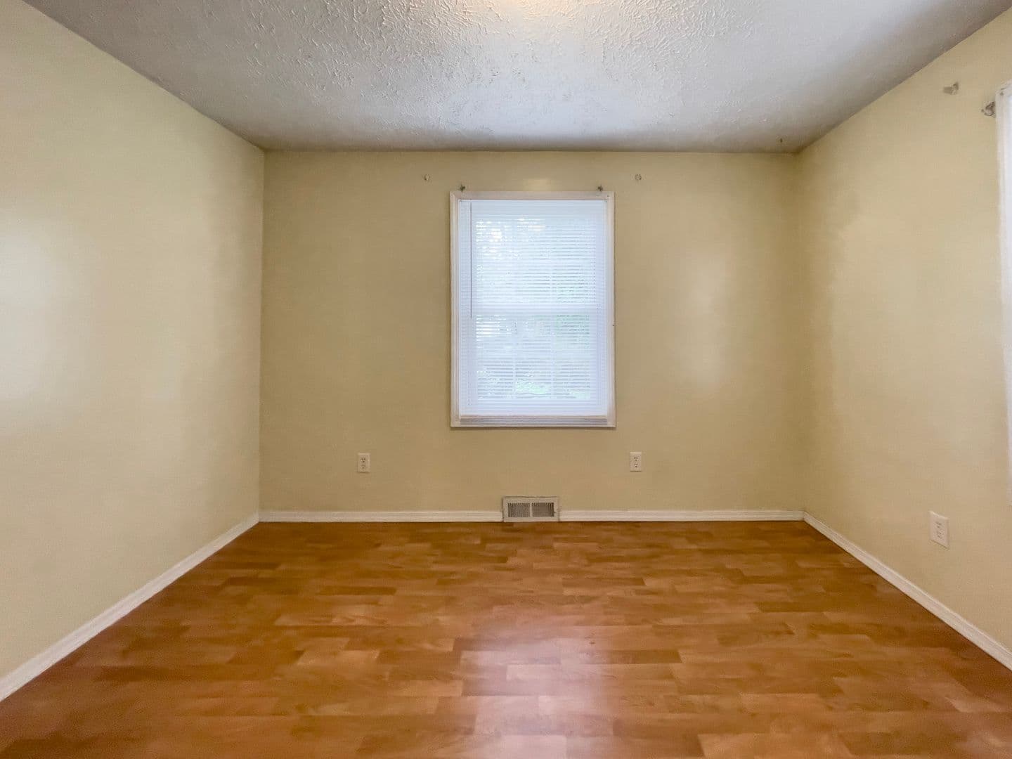 Muncie House: 1512 N Woodridge Ave