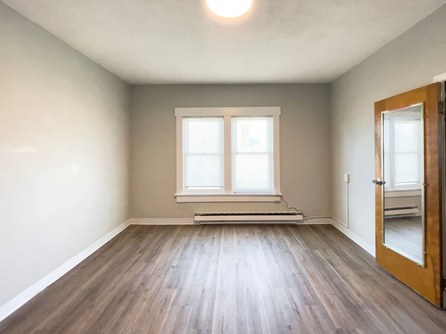 Muncie Apartment: 1924 W Jackson St