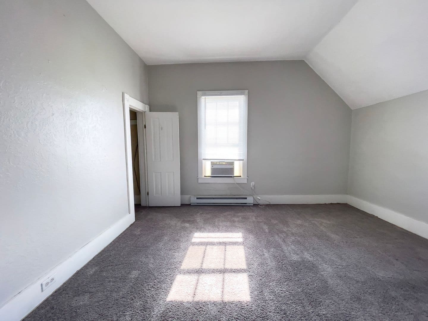 Muncie Apartment: 216 N McKinley Ave.