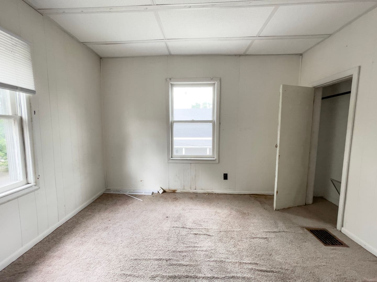 Muncie Apartment: 824 W University Ave.