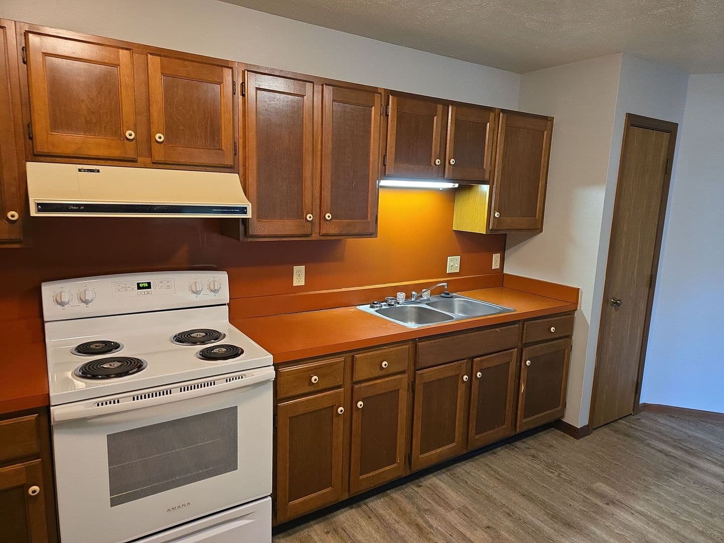 Garrett Apartment: 400 Oak Trail