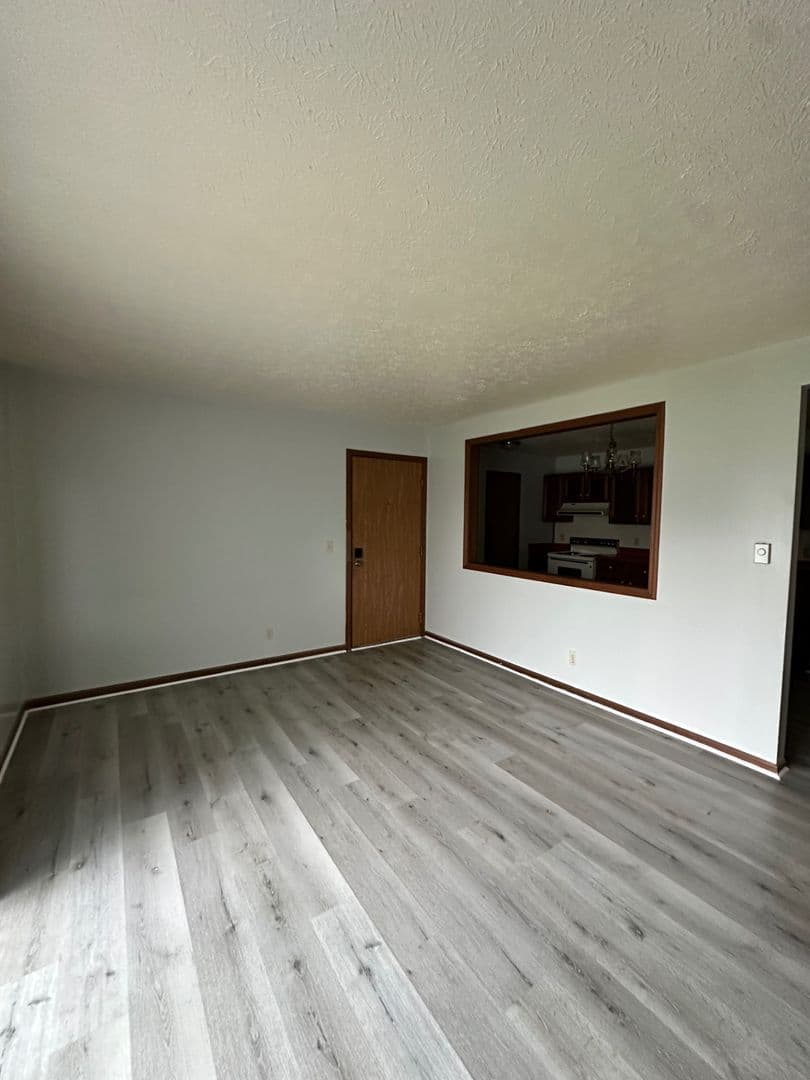 Woodburn Apartment: 22156 Maple Court