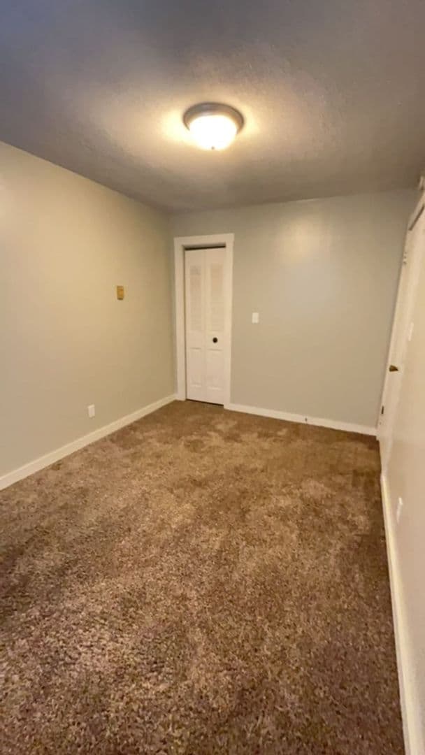Muncie Apartment: 1514 W. Jackson St. Apt. 4