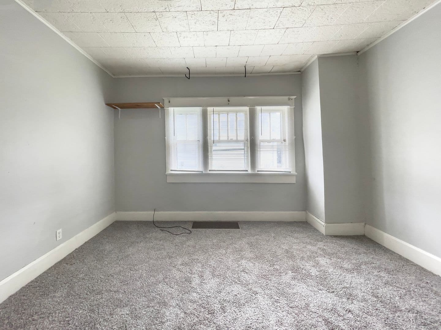 Muncie Apartment: 218 S Martin Ave