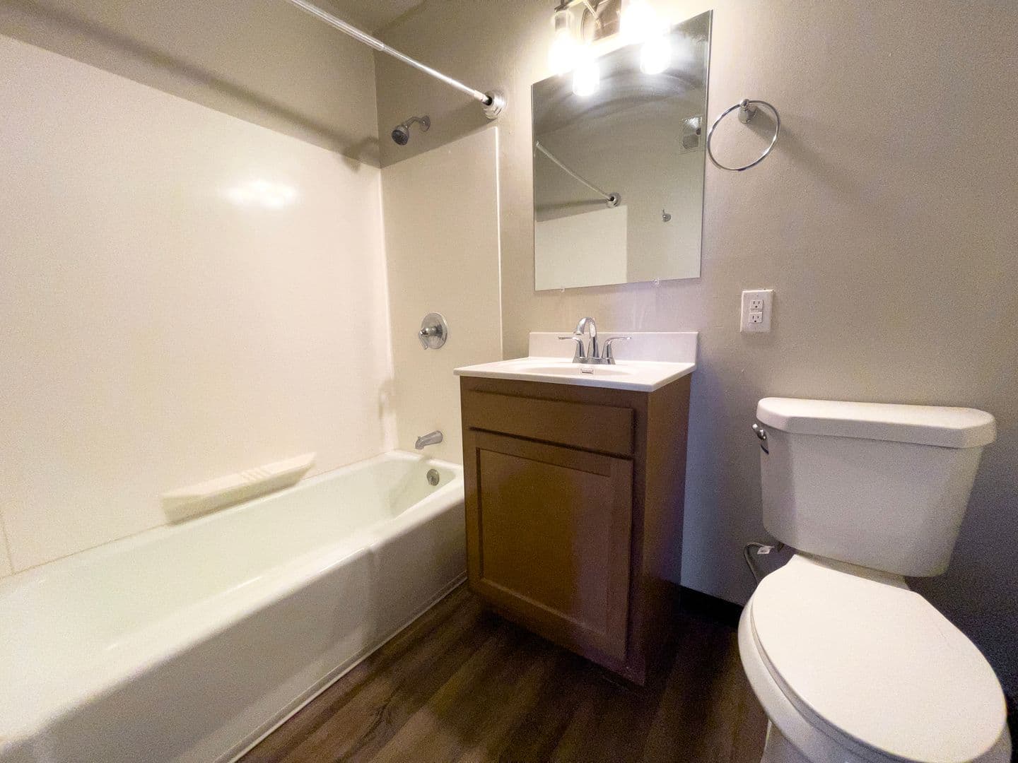 Muncie Apartment: 808 W Riverside Ave