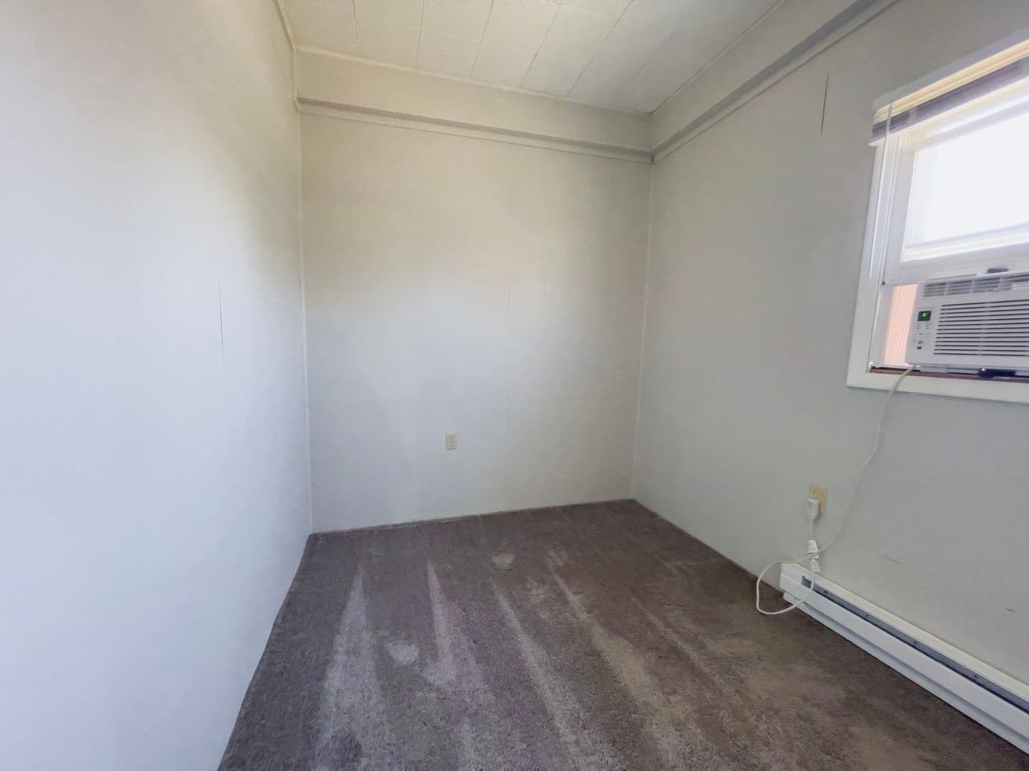 Muncie Apartment: 216 N McKinley Ave.