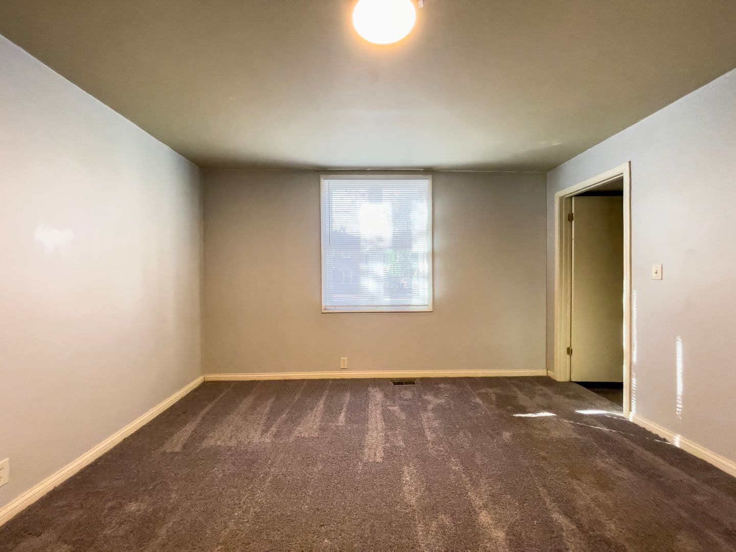 Muncie Apartment: 204 N Dill St