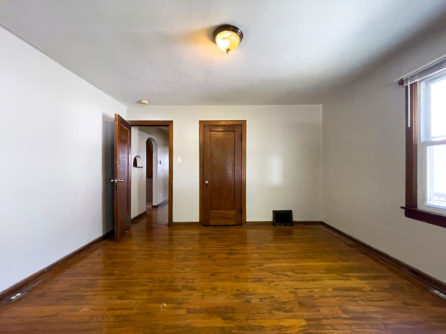 Muncie House: 101 N Dill St