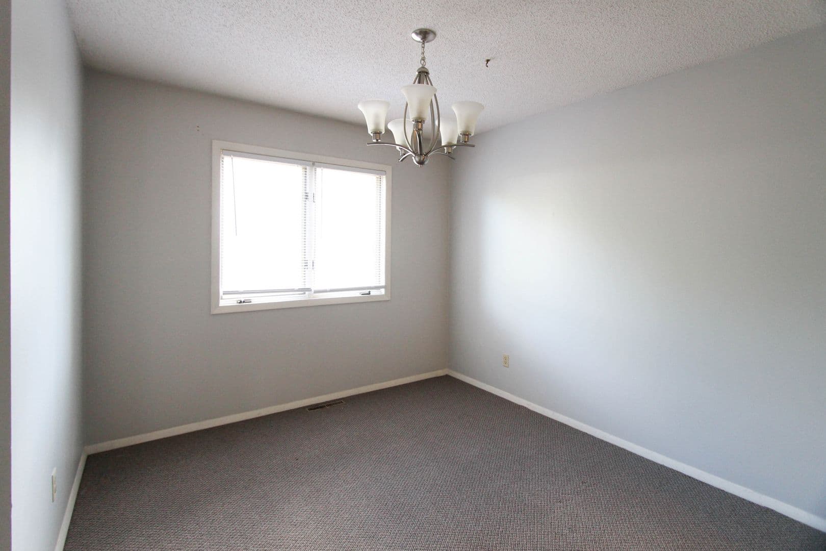 Muncie Apartment: 920 N Linden St.