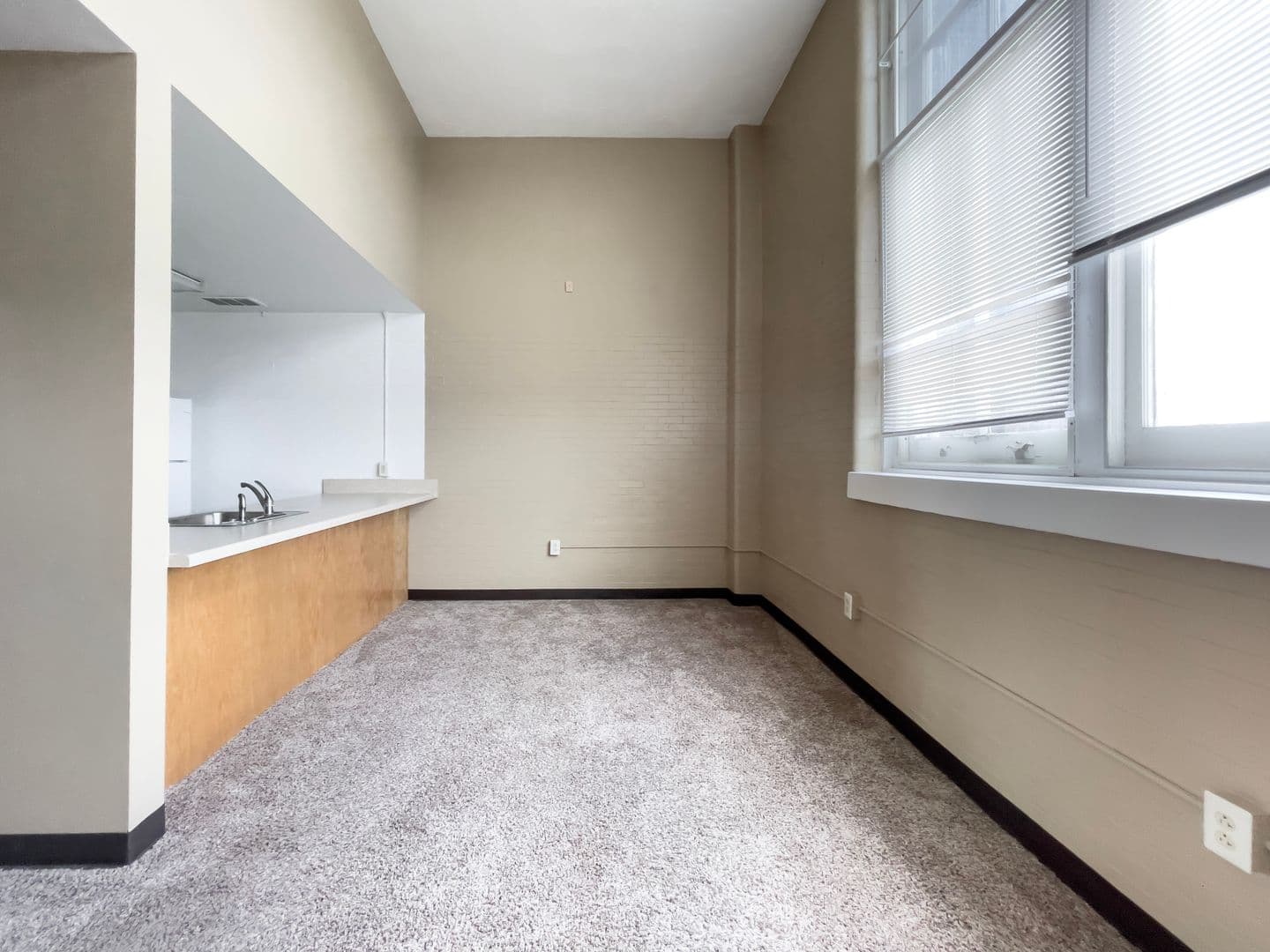 Muncie Apartment: 301 W 13th St