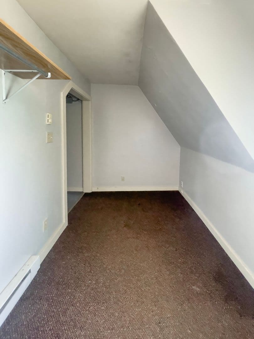 Muncie Apartment: 204 N Dill St