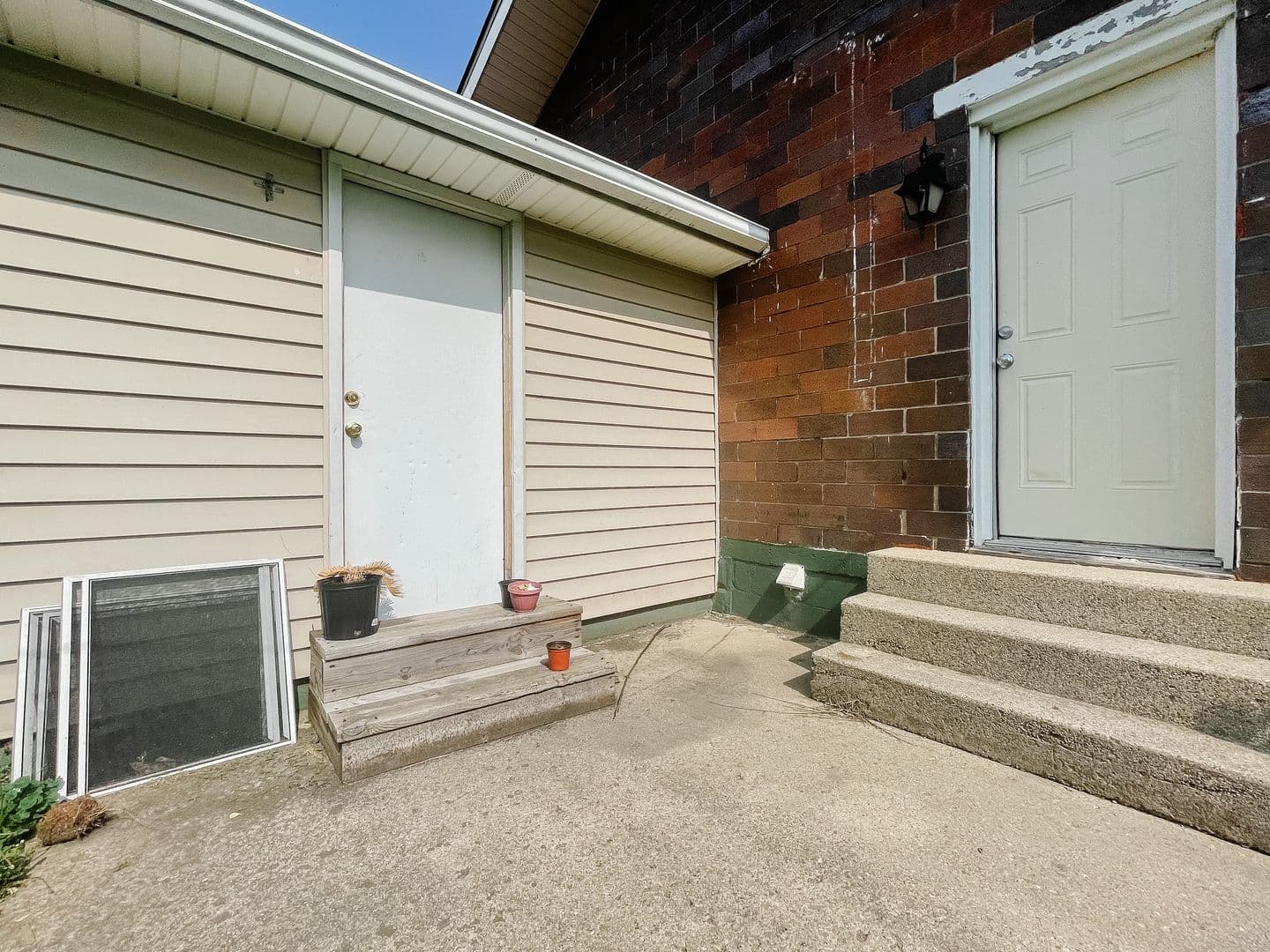 Muncie House: 509 W 8th St