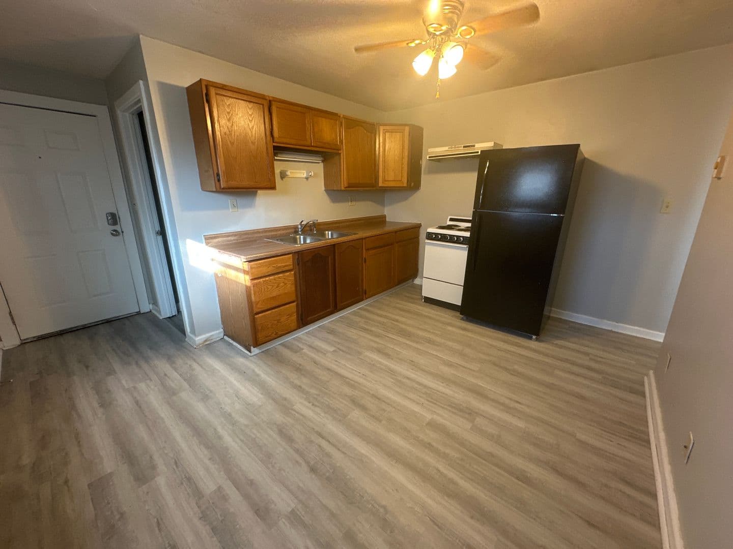 Muncie Apartment: 402 N Calvert St.
