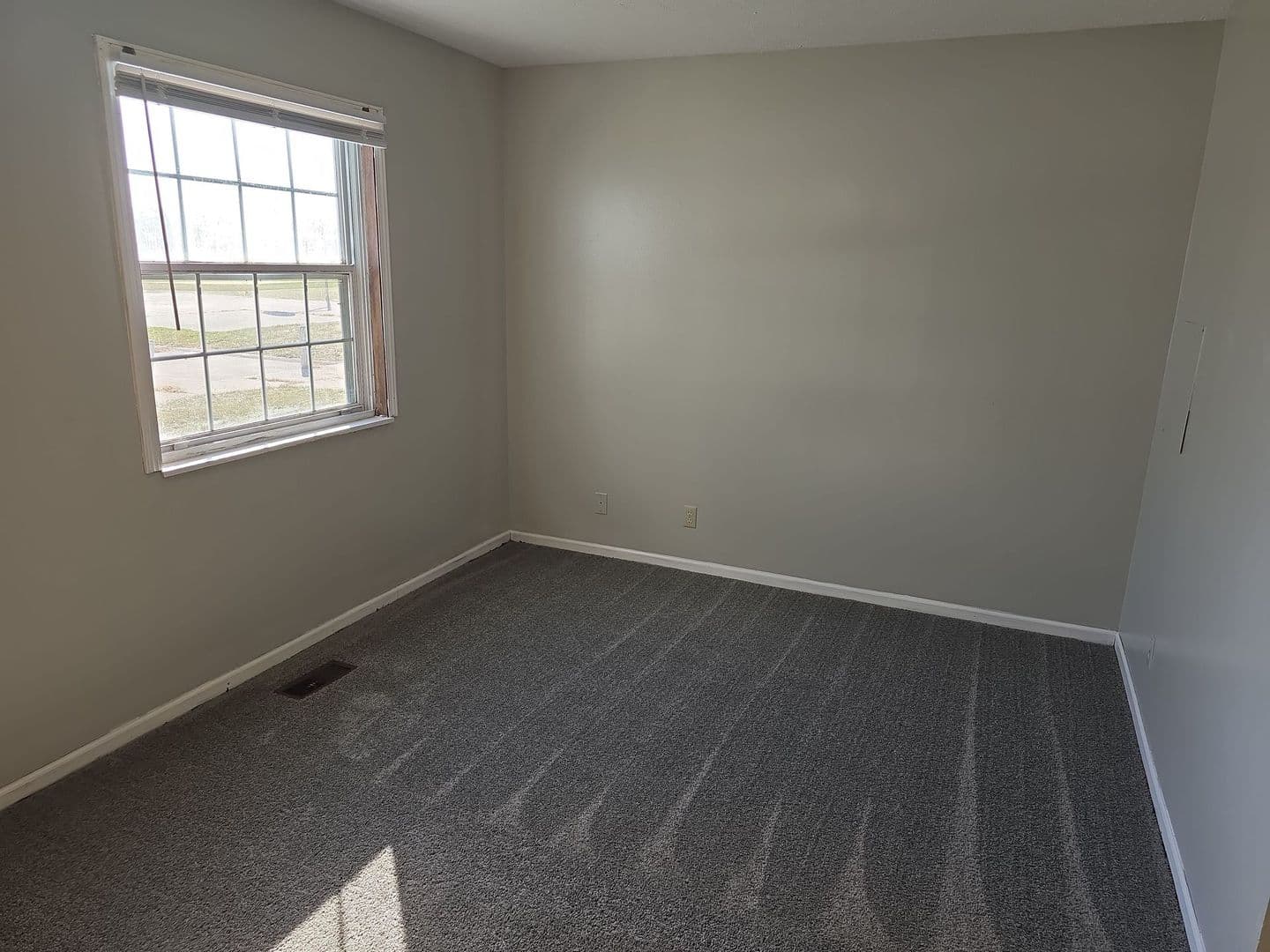 LaGrange Apartment: 215 Lightning Hill Blvd.