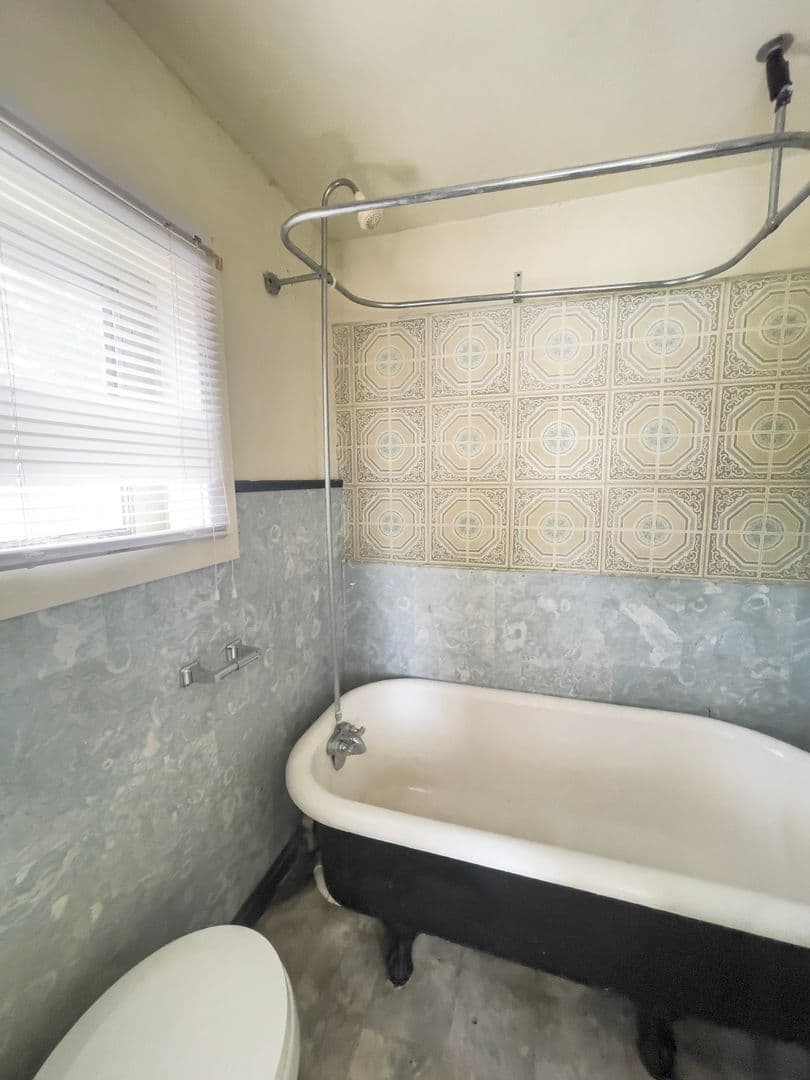 Muncie Apartment: 826 W Ashland Ave