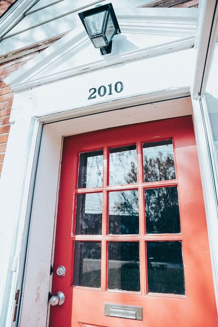 Muncie House: 2010 West Petty Road