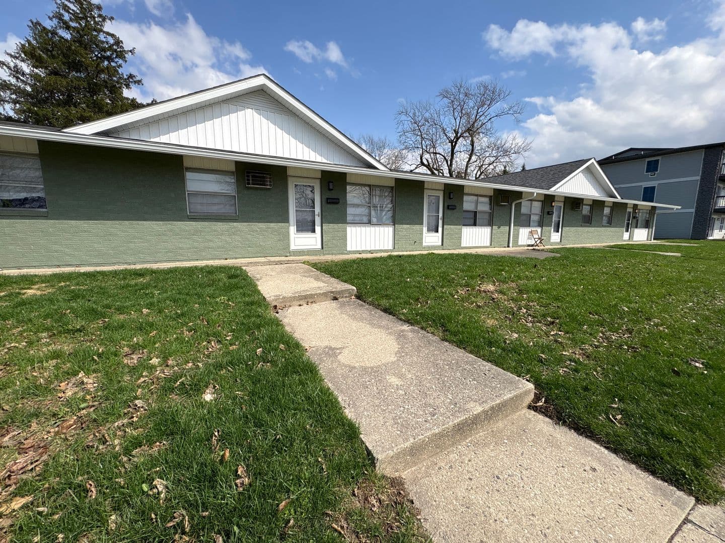 Muncie Apartment: 2310 N Oakwood Ave