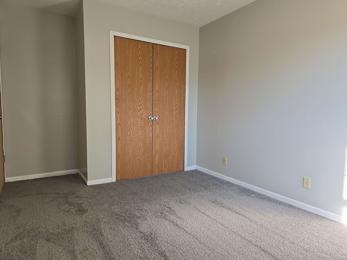 Woodburn Apartment: 22156 Maple Court