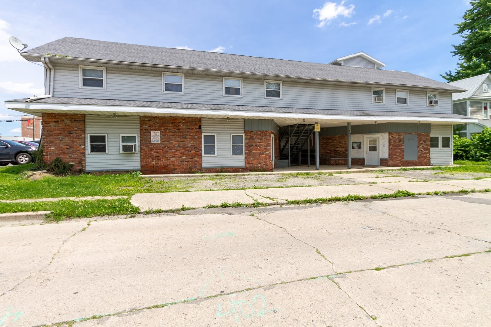 Muncie Apartment: 402 N Calvert St.
