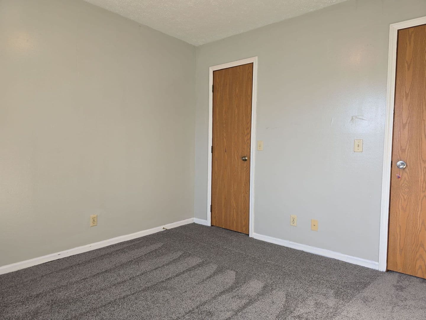 Woodburn Apartment: 22156 Maple Court