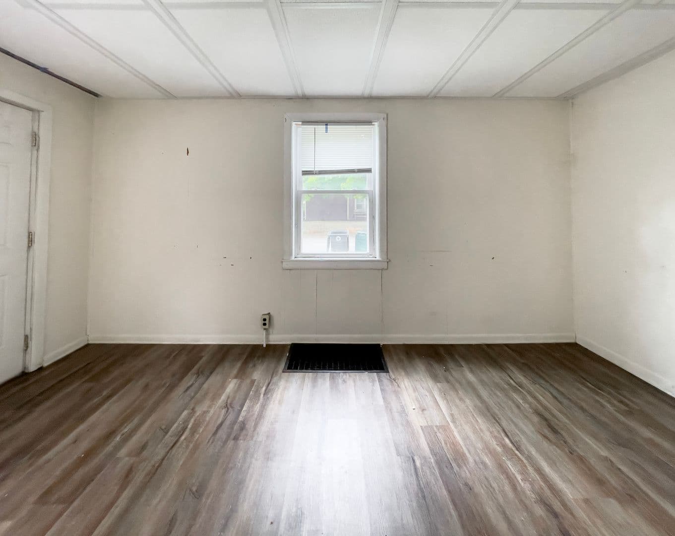 Muncie Apartment: 824 W University Ave.