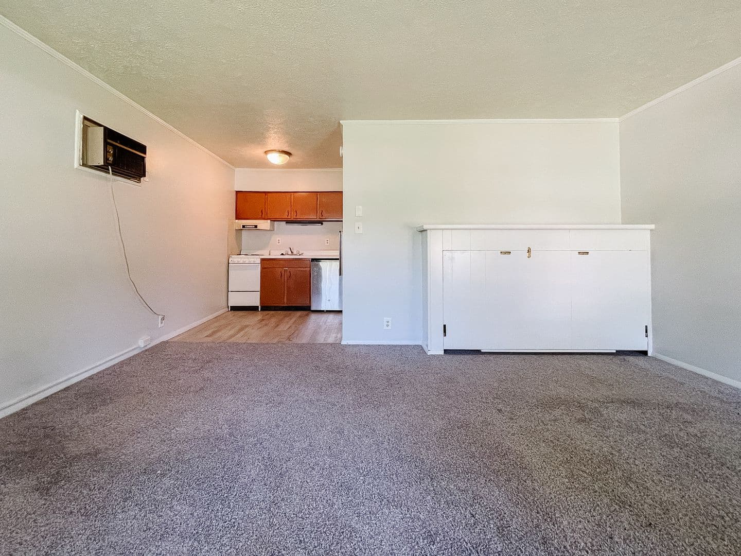 Muncie Apartment: 2310 N Oakwood Ave