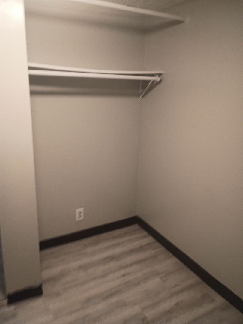 Muncie Apartment: 502 & 502 1/2 S Mound St